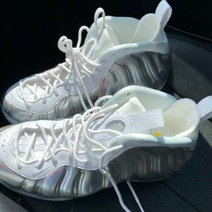 Nike women’s foamposite Size 9